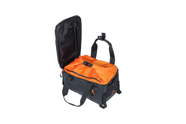 Basil Basil Miles Tarpaulin Gepäckträgertasche 7l schwarz/orange &vert; 2025 Großer Ausverkauf