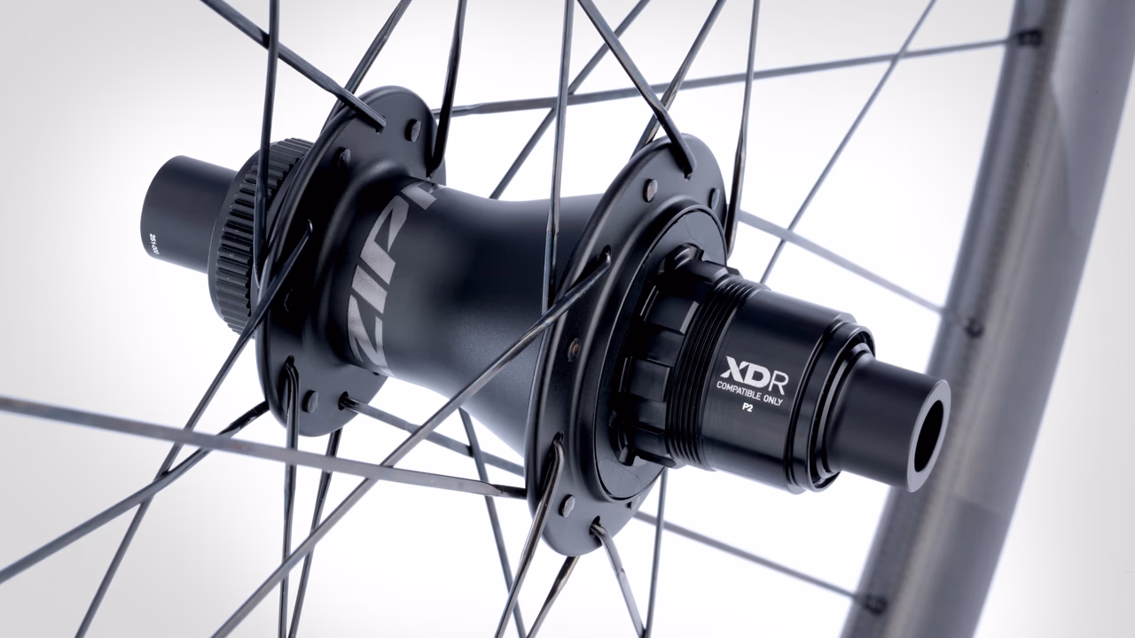 Zipp 303 Firecrest® Carbon Tubeless Disc Center Lock Laufradsatz Auslauf